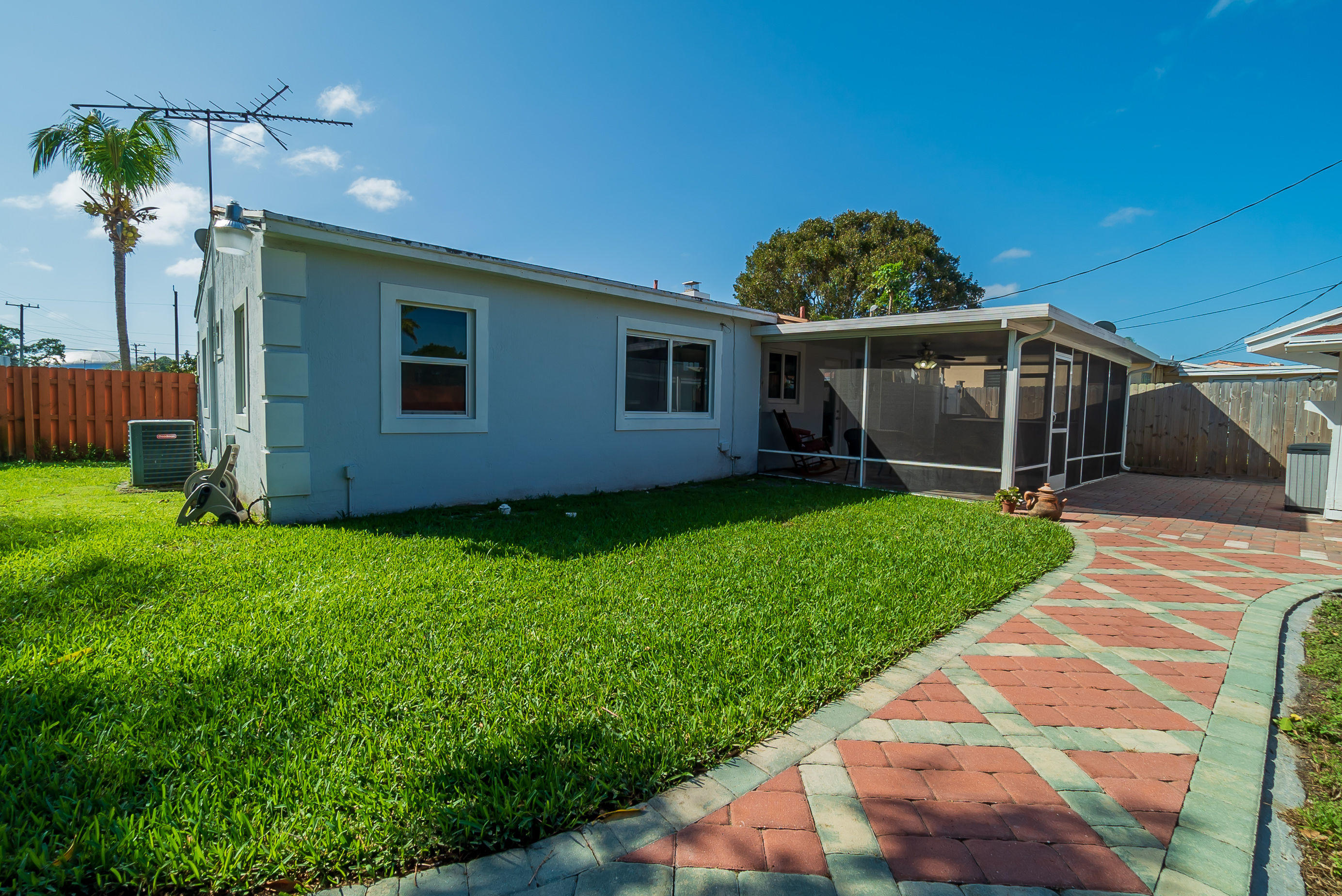 901 Churchill Road West Palm Beach, FL 33405 - Photo 16 of 31 018_18