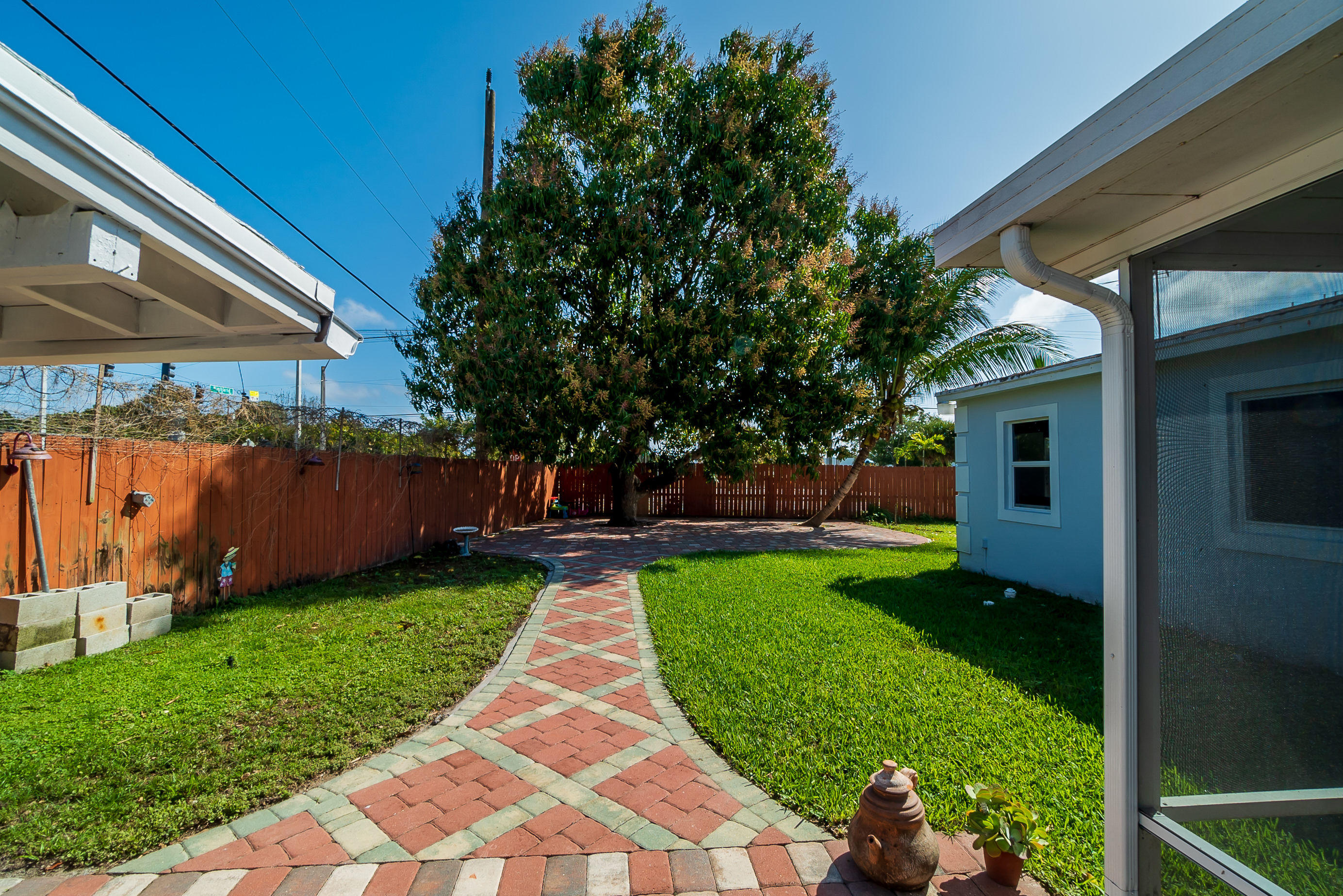 901 Churchill Road West Palm Beach, FL 33405 - Photo 17 of 31 019_19