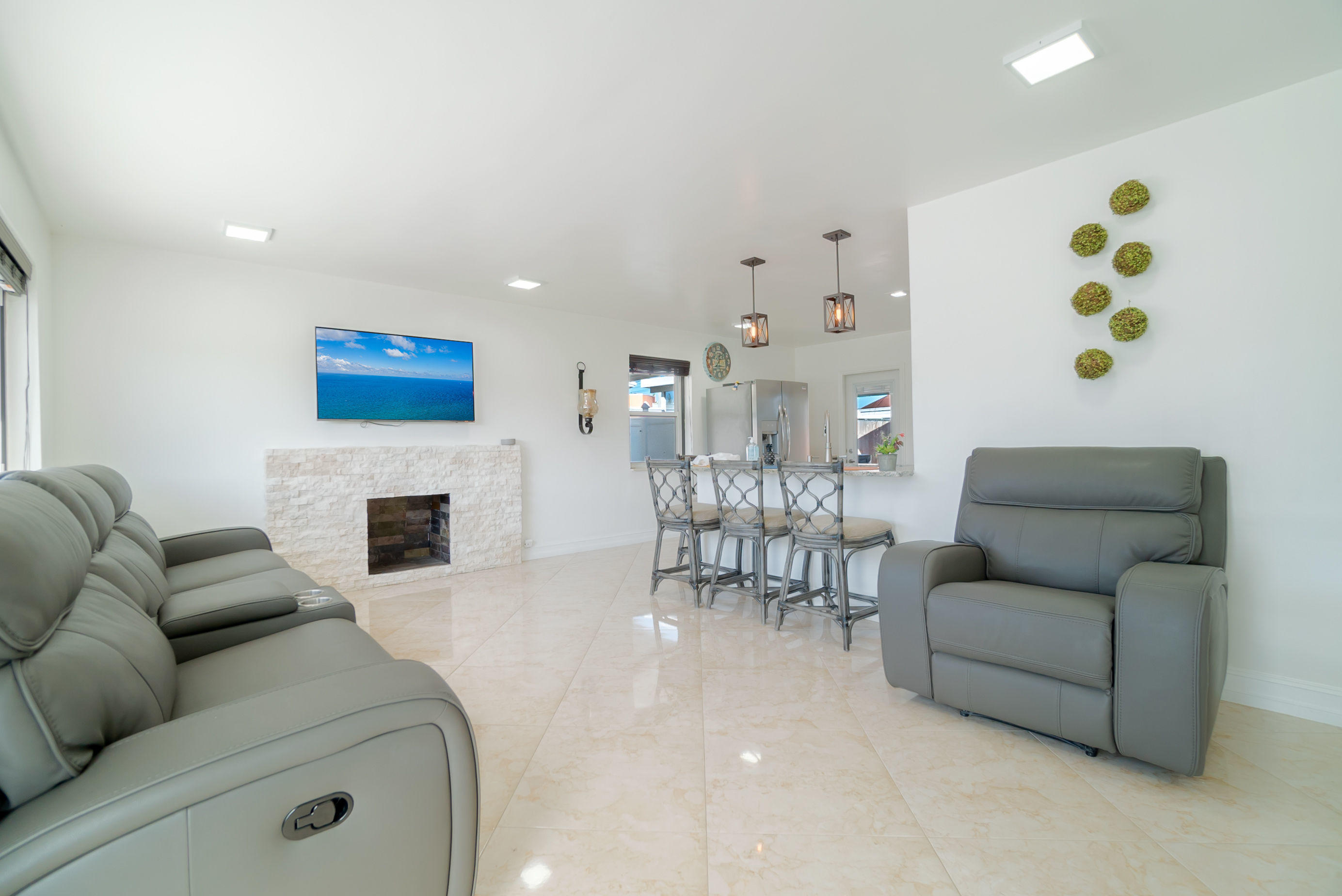 901 Churchill Road West Palm Beach, FL 33405 - Photo 2 of 31 003_3