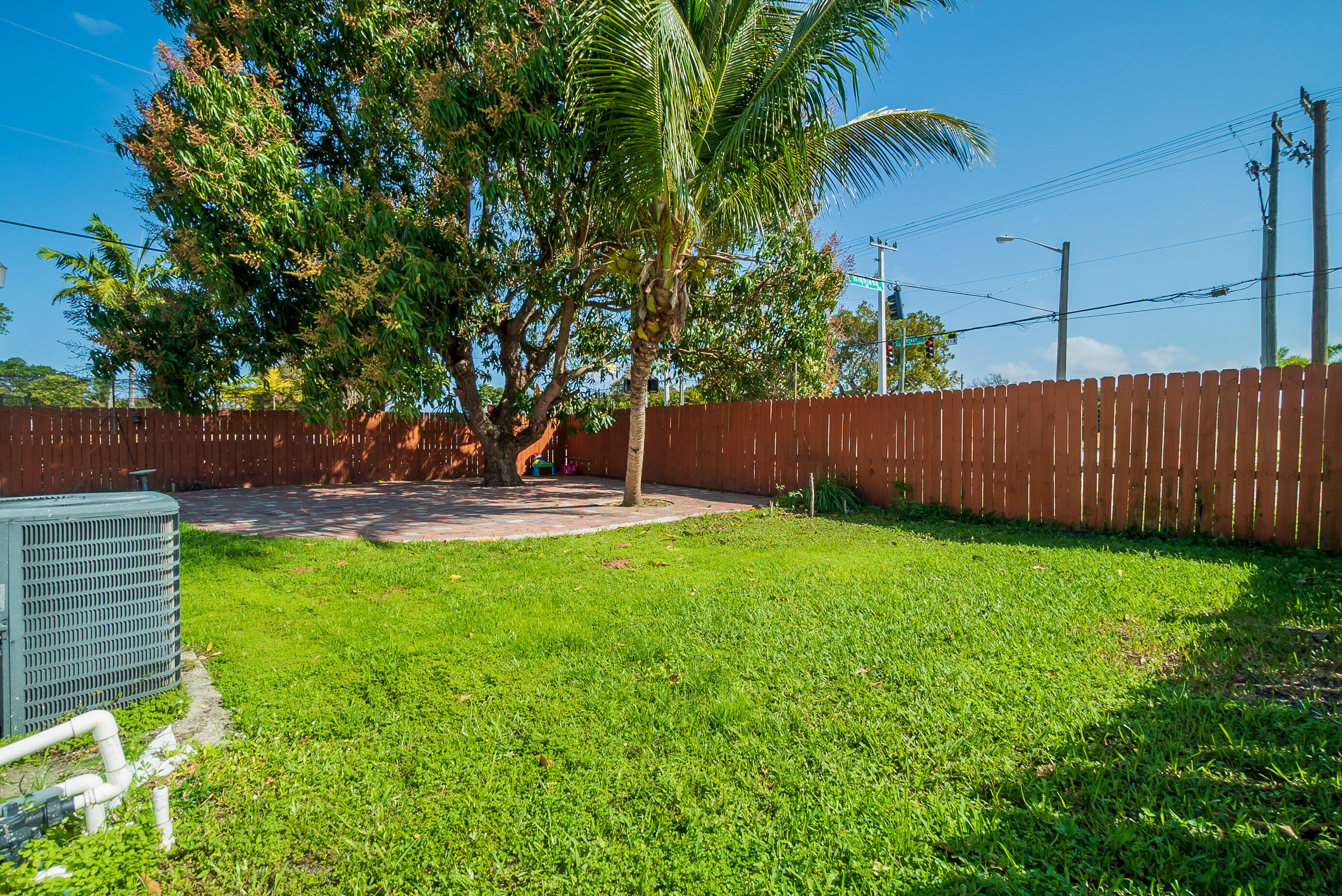 901 Churchill Road West Palm Beach, FL 33405 - Photo 22 of 31 024_24