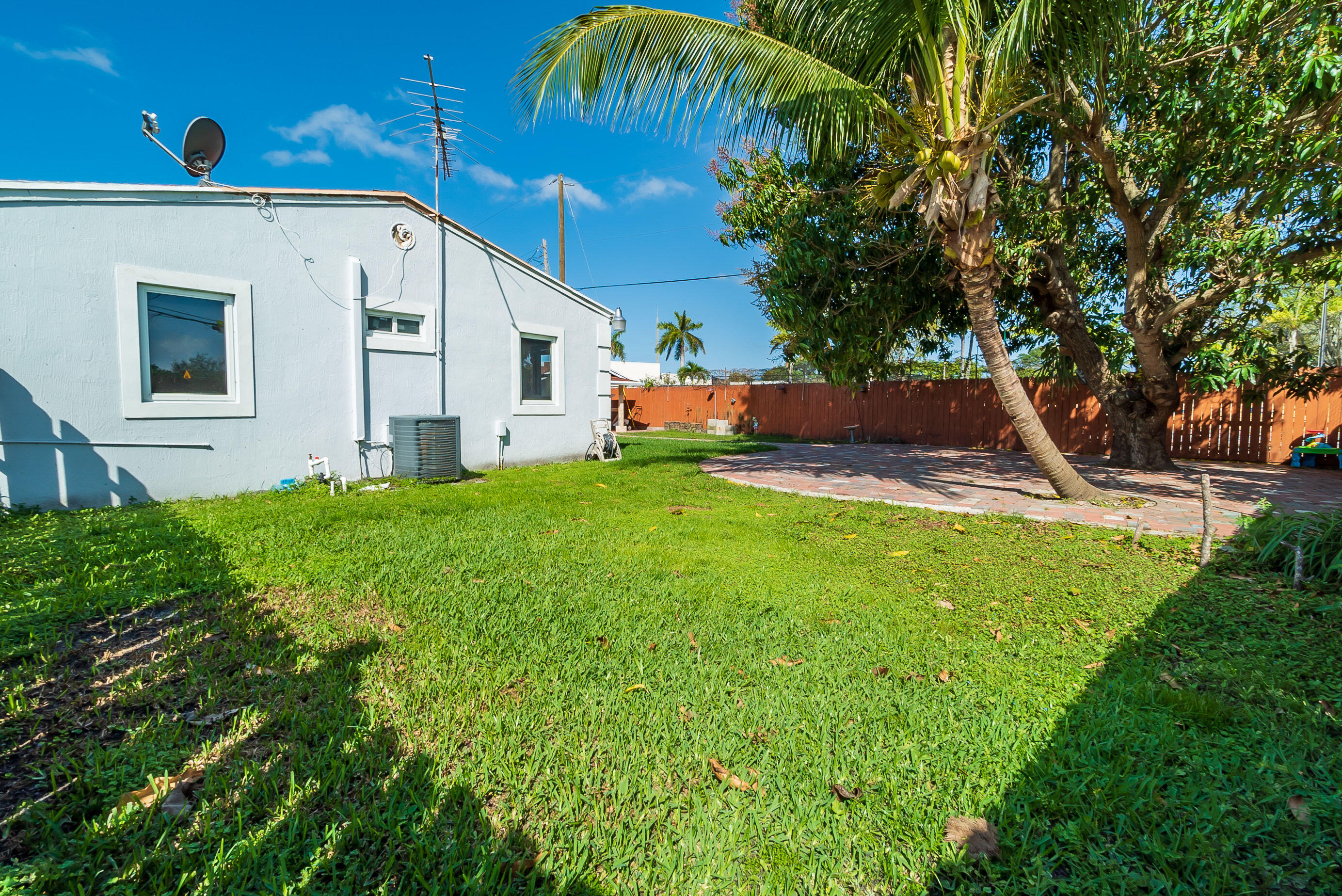 901 Churchill Road West Palm Beach, FL 33405 - Photo 23 of 31 025_25
