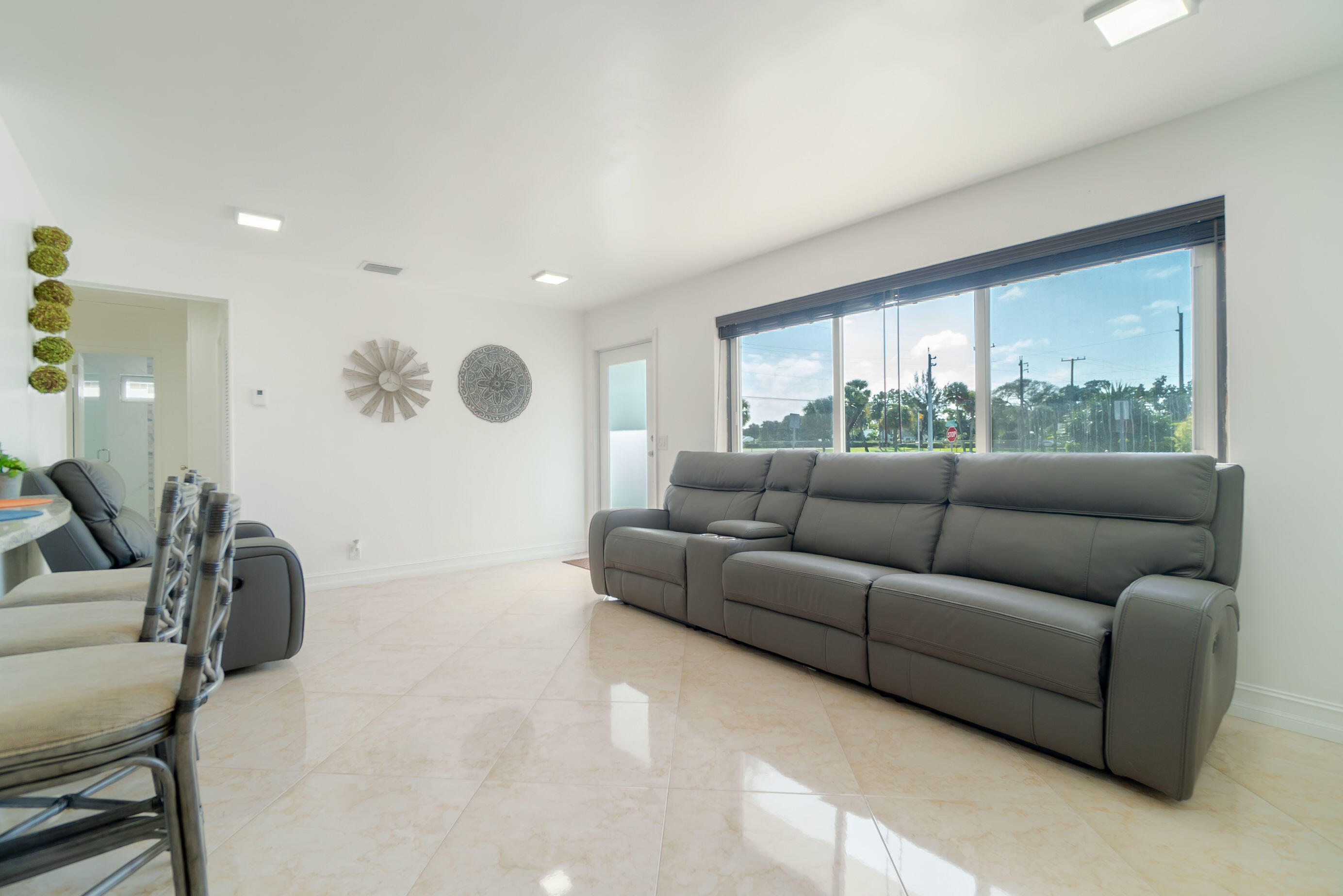 901 Churchill Road West Palm Beach, FL 33405 - Photo 3 of 31 004_4