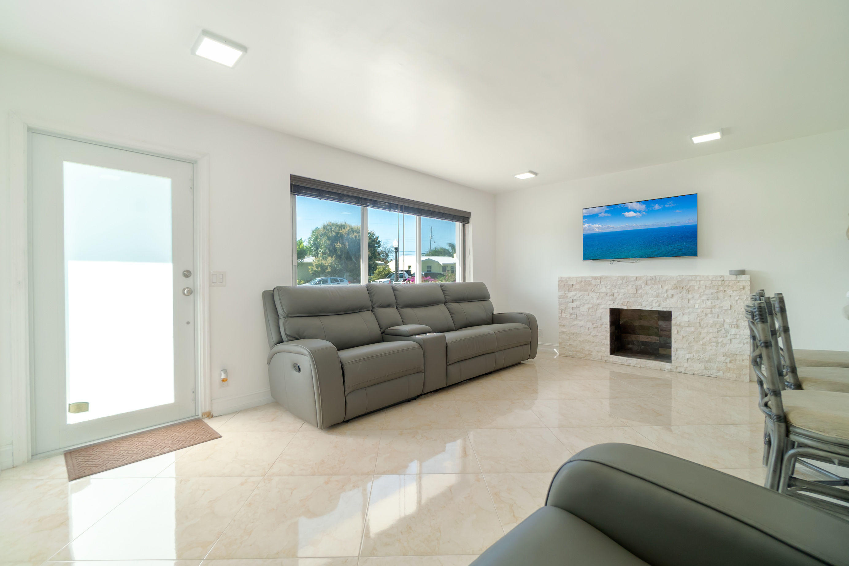 901 Churchill Road West Palm Beach, FL 33405 - Photo 4 of 31 005_5