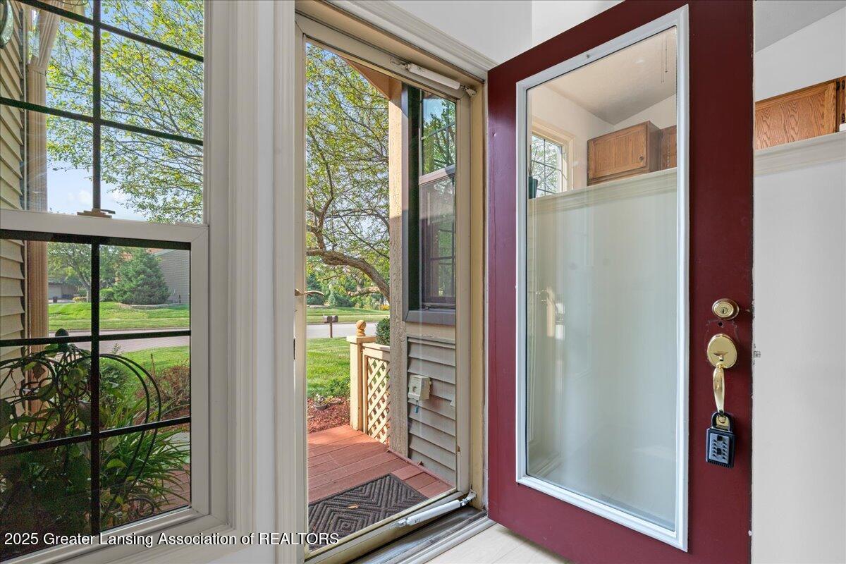 6526 Spring Tree Lane, Unit 30 Lansing, MI 48917 - Photo 5 of 36 07-Media Jett - 11