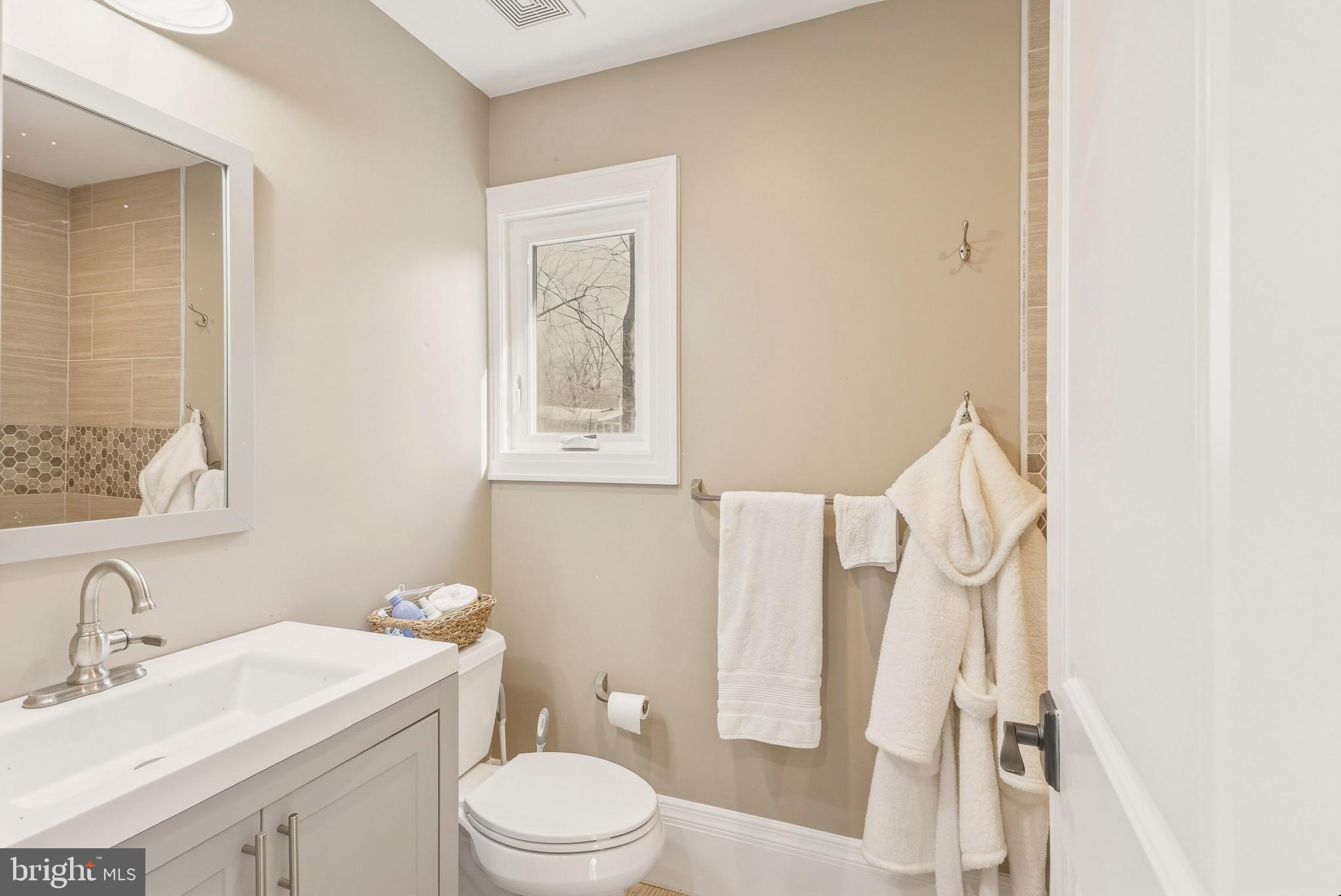 50 Fairview Road Penn Valley, PA 19072 - Photo 22 of 70 Ensuite bath