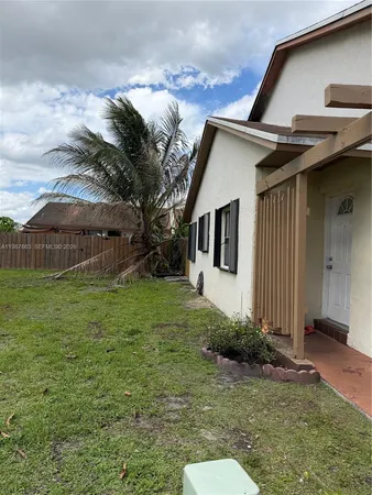 a view of a house with a backyard