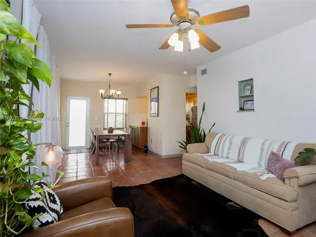 $320,999 | 726 Northeast 92nd Street, Unit 6L, Miami Shores, FL 33138