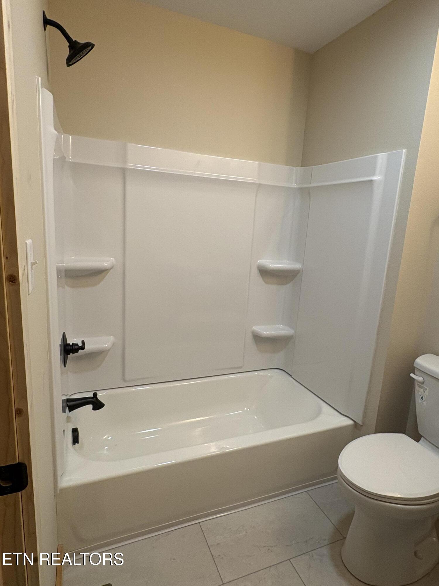 2820 Holiday Hills Road Kodak, TN 37764 - Photo 16 of 48 Primary Bathroom