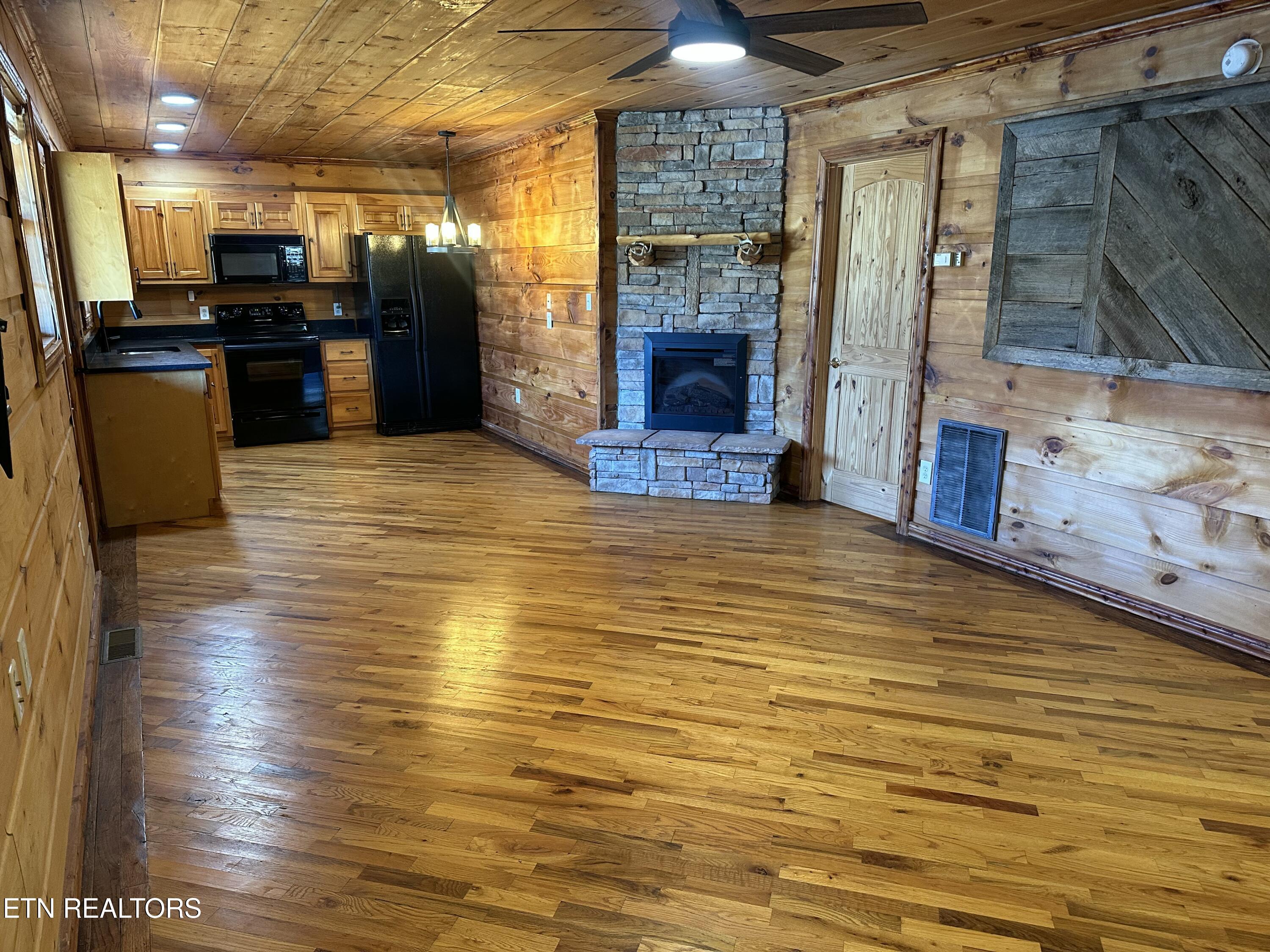 2820 Holiday Hills Road Kodak, TN 37764 - Photo 6 of 48 Main House