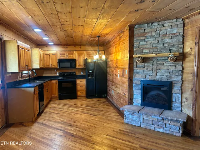 $345,000 | 2820 Holiday Hills Road, Kodak, TN 37764