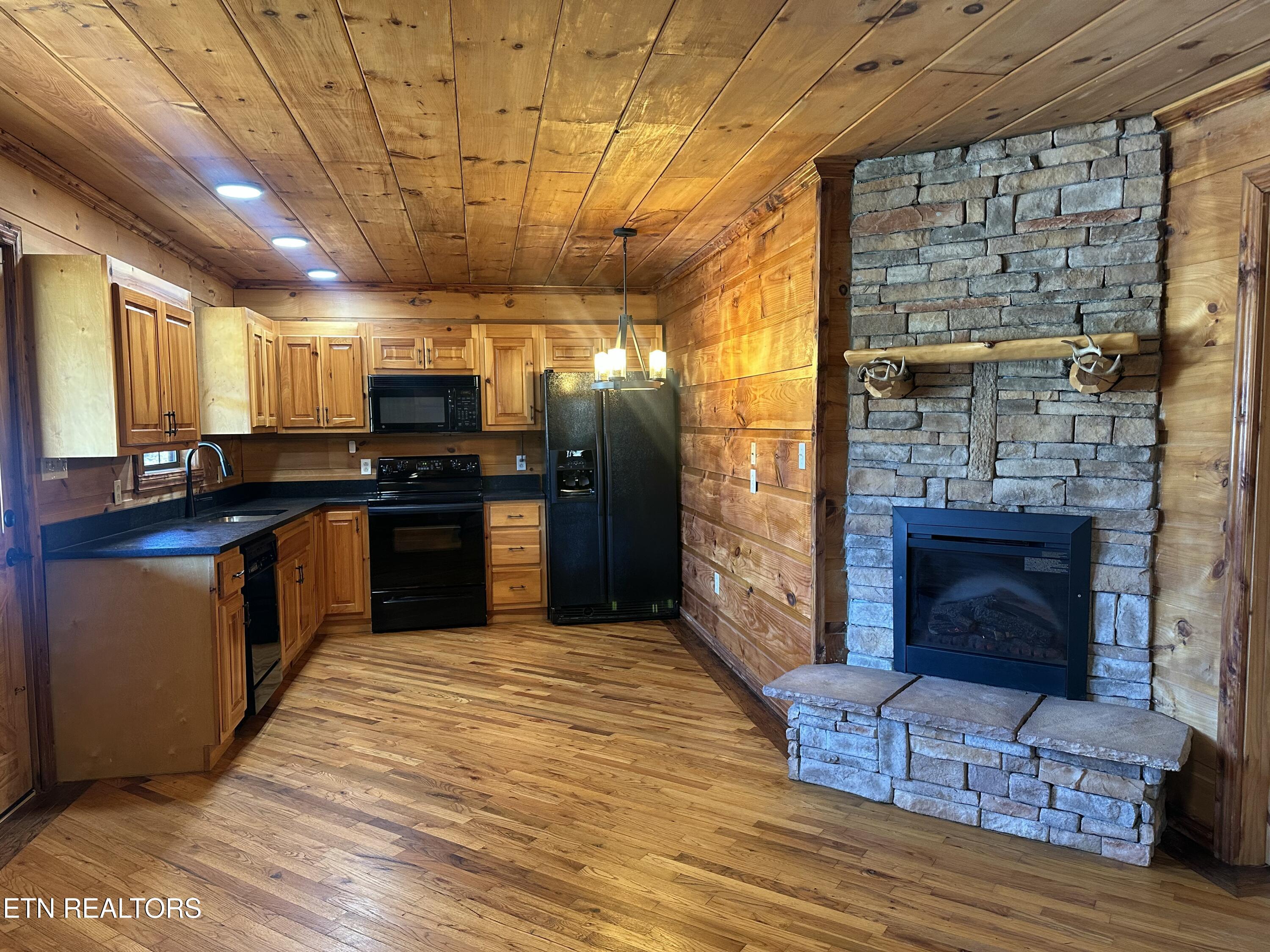 2820 Holiday Hills Road Kodak, TN 37764 - Photo 7 of 48 Main House