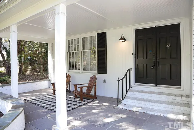 a view of a entrance door of the house