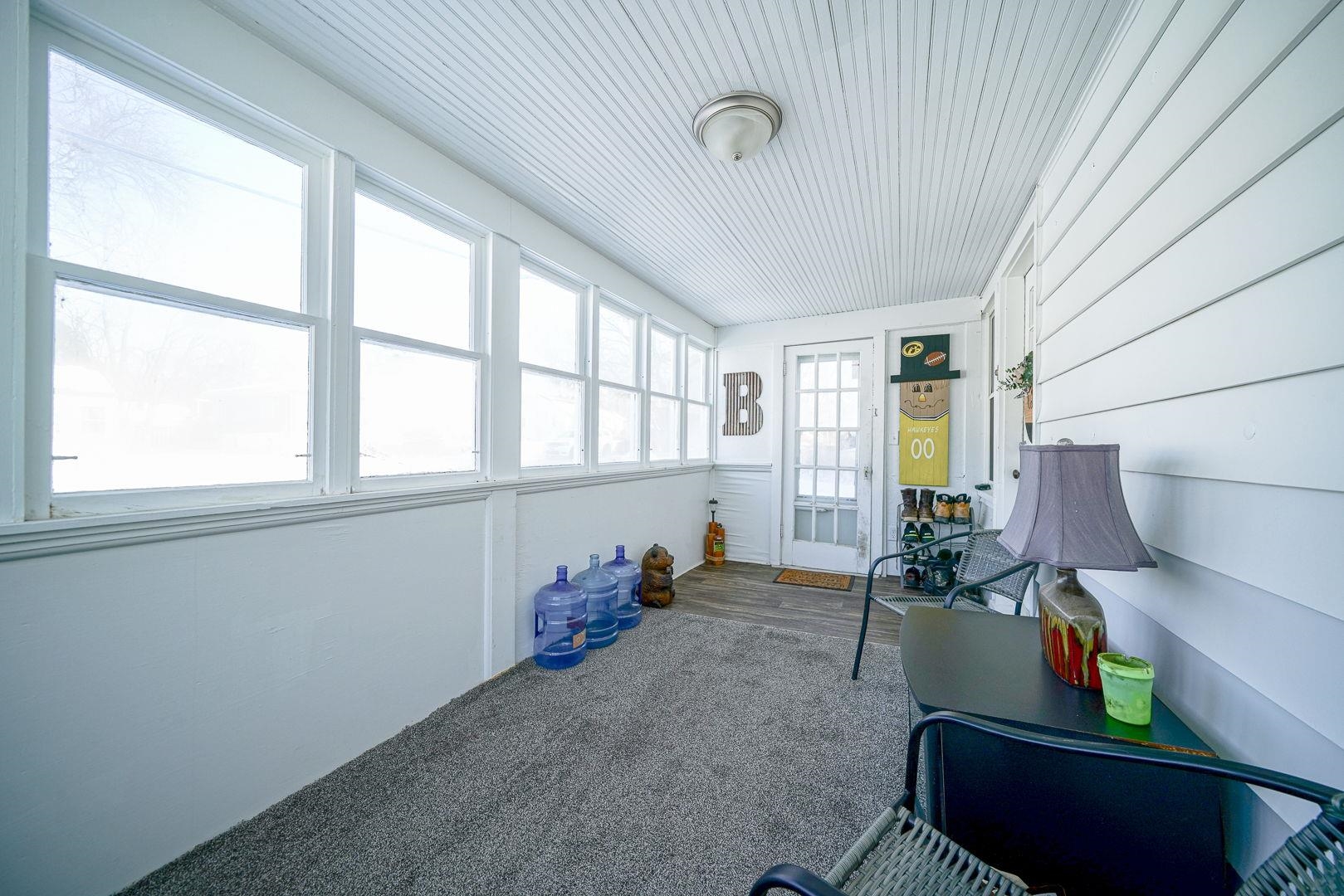 409 West Lincoln Street Mount Morris, IL 61054 - Photo 17 of 28 a room with furniture and a window
