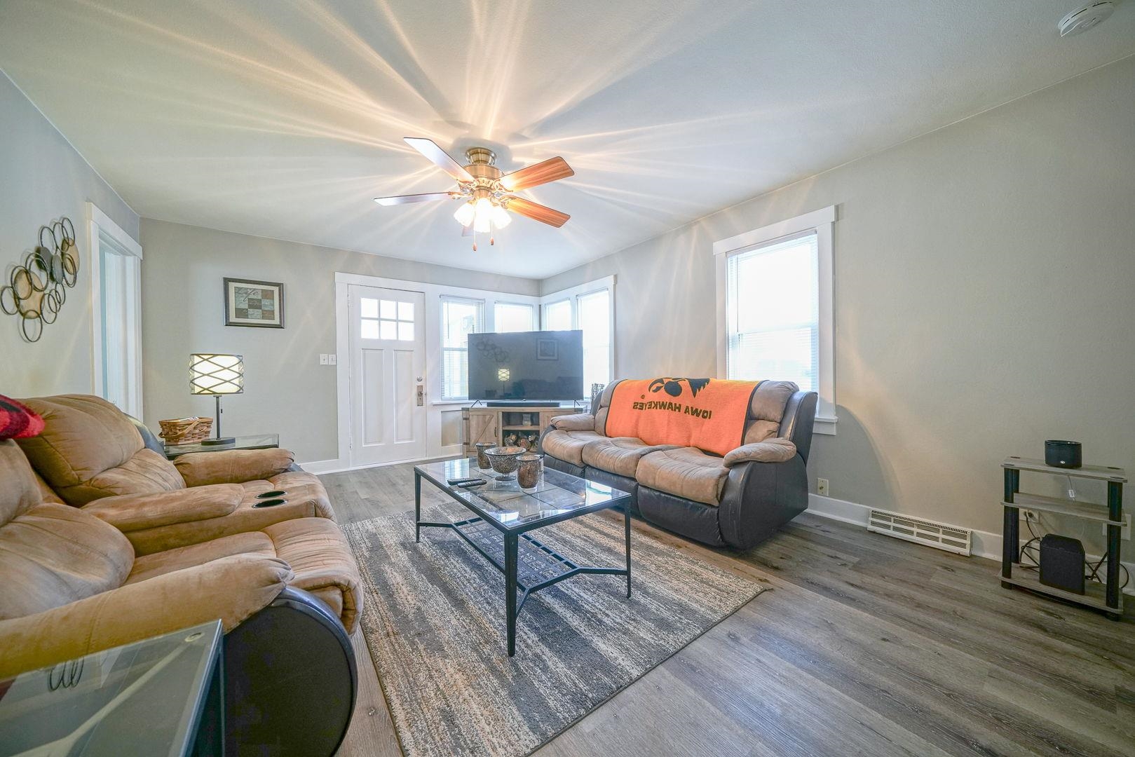 409 West Lincoln Street Mount Morris, IL 61054 - Photo 7 of 28 a living room with furniture and a wooden floor