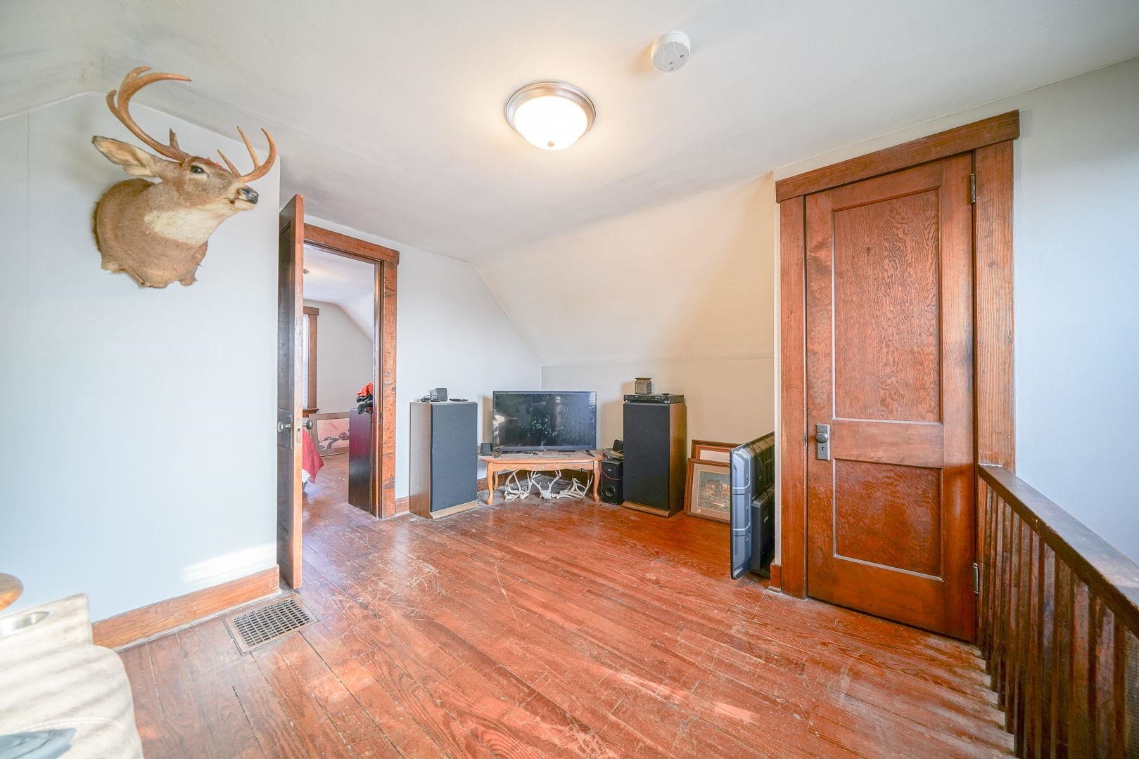 409 West Lincoln Street Mount Morris, IL 61054 - Photo 10 of 28 a room with furniture and a wooden floor