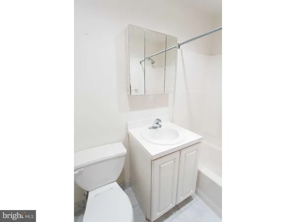 $2,375 | 1600-4 Walnut Street, Unit 502, Philadelphia, PA 19103