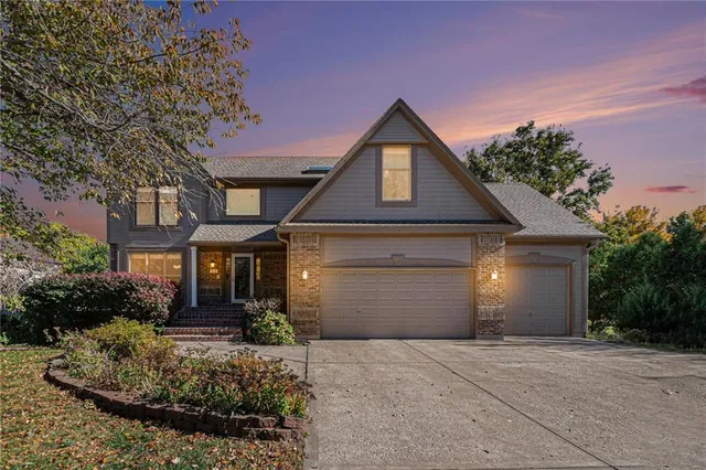 $489,000 | 505 Southeast Williamsburg Drive, Lee's Summit, MO 64063