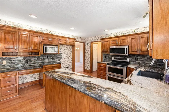 $489,000 | 505 Southeast Williamsburg Drive, Lee's Summit, MO 64063