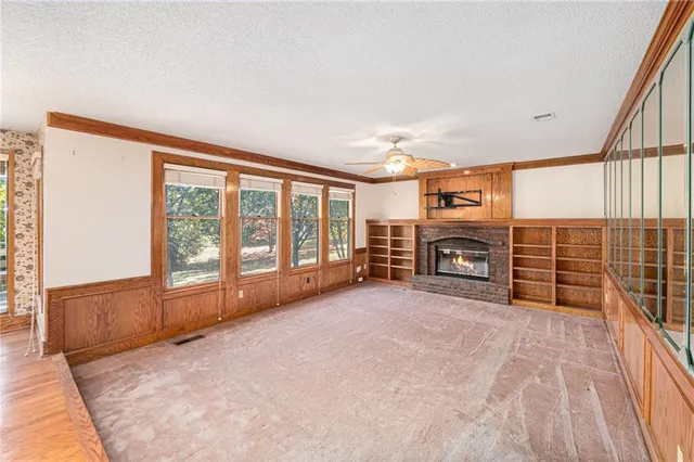 $489,000 | 505 Southeast Williamsburg Drive, Lee's Summit, MO 64063