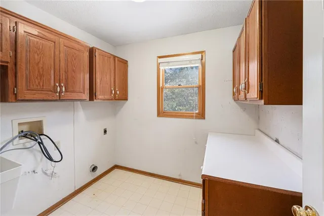 $489,000 | 505 Southeast Williamsburg Drive, Lee's Summit, MO 64063