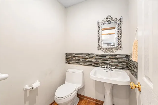 $489,000 | 505 Southeast Williamsburg Drive, Lee's Summit, MO 64063