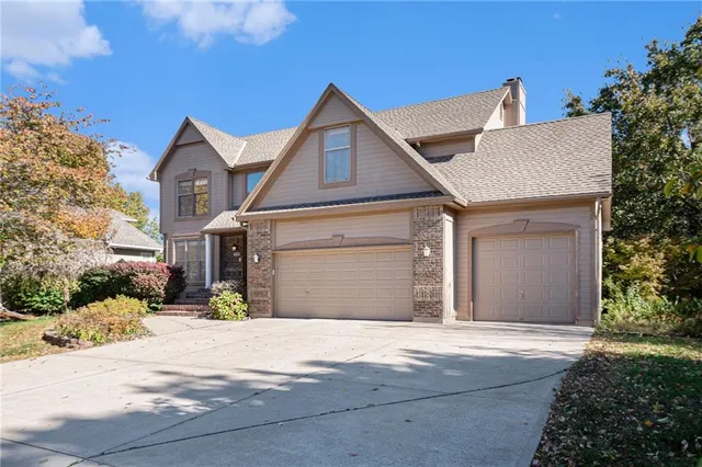 $489,000 | 505 Southeast Williamsburg Drive, Lee's Summit, MO 64063