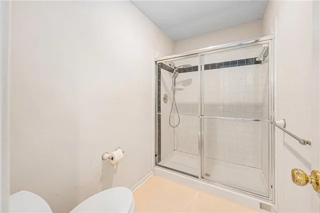 $489,000 | 505 Southeast Williamsburg Drive, Lee's Summit, MO 64063