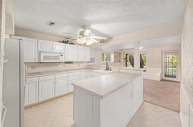 $489,000 | 505 Southeast Williamsburg Drive, Lee's Summit, MO 64063