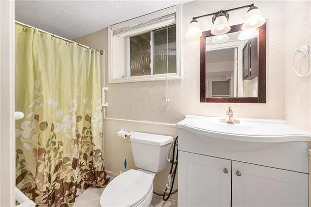 $489,000 | 505 Southeast Williamsburg Drive, Lee's Summit, MO 64063