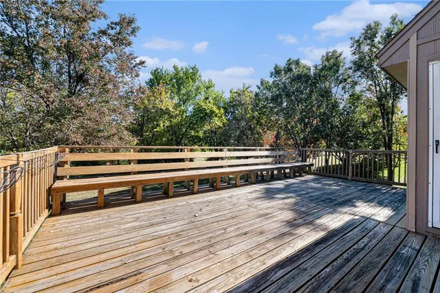 $489,000 | 505 Southeast Williamsburg Drive, Lee's Summit, MO 64063