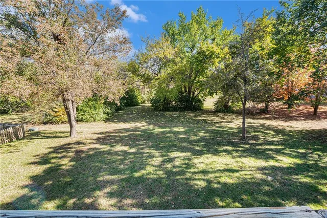 $489,000 | 505 Southeast Williamsburg Drive, Lee's Summit, MO 64063