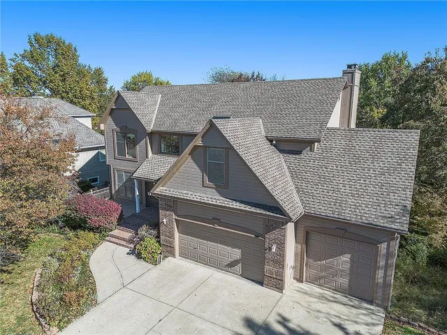 $489,000 | 505 Southeast Williamsburg Drive, Lee's Summit, MO 64063