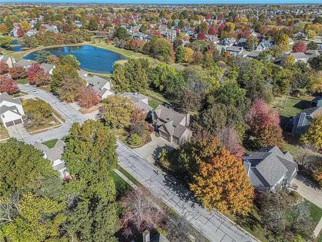 $489,000 | 505 Southeast Williamsburg Drive, Lee's Summit, MO 64063