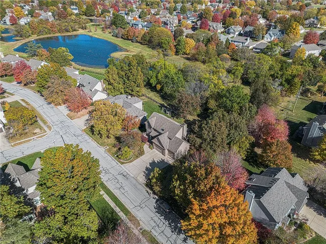 $489,000 | 505 Southeast Williamsburg Drive, Lee's Summit, MO 64063