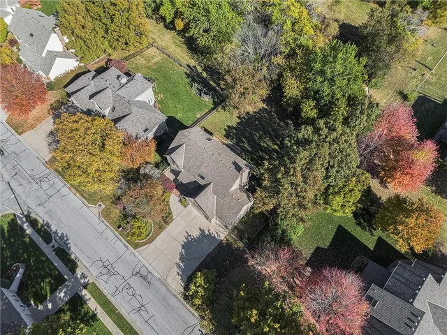 $489,000 | 505 Southeast Williamsburg Drive, Lee's Summit, MO 64063