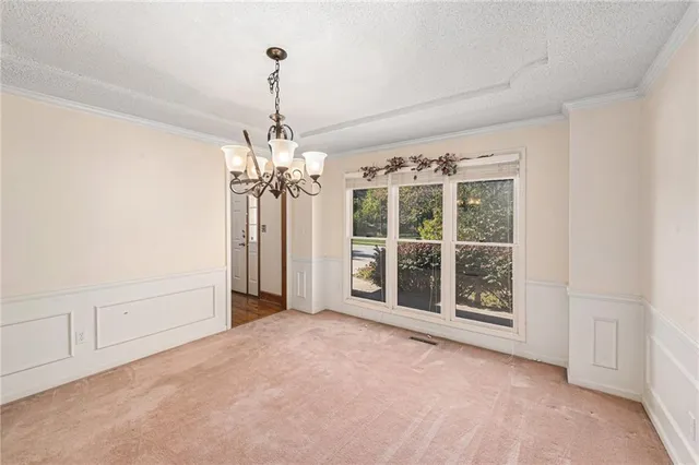 $489,000 | 505 Southeast Williamsburg Drive, Lee's Summit, MO 64063