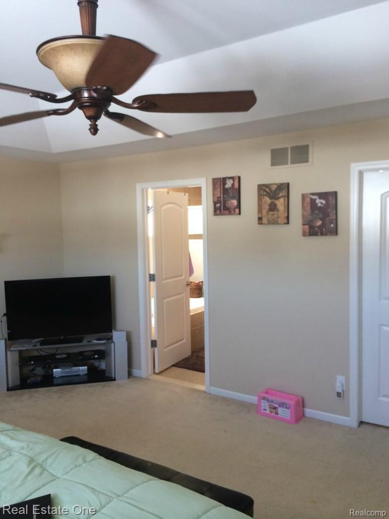 3687 Connors Drive Rochester, MI 48307 - Photo 24 of 30 IMG_0173.jpg
