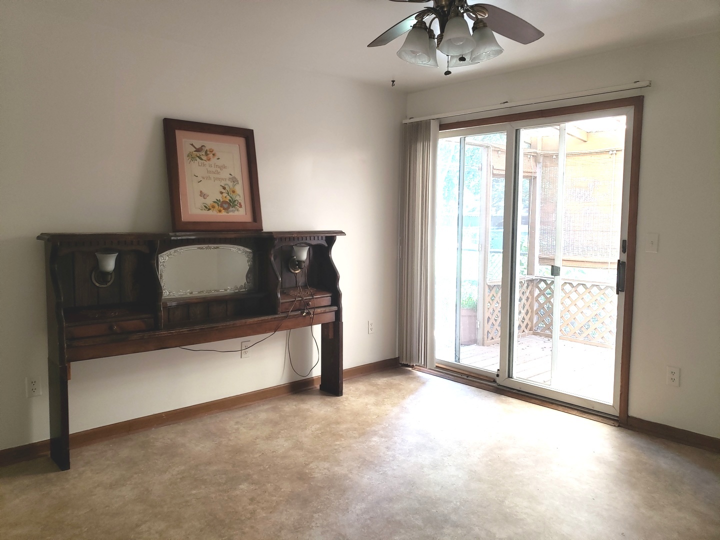 Undisclosed Address Kankakee, IL 60901 - Photo 11 of 35 a living room with furniture and a window