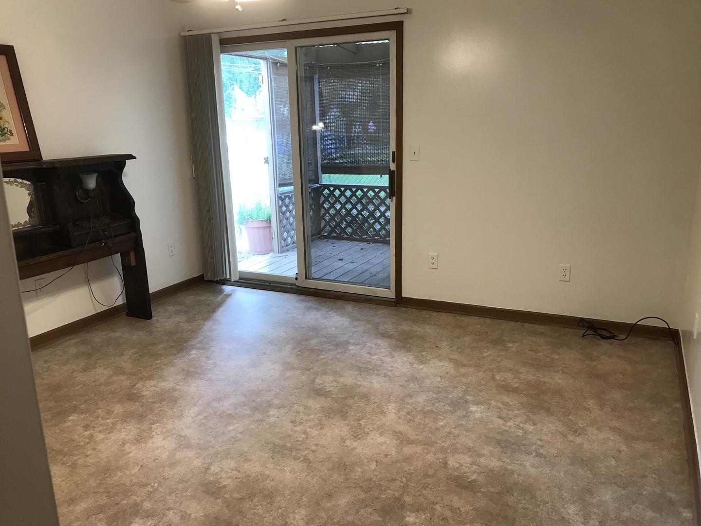 Undisclosed Address Kankakee, IL 60901 - Photo 12 of 35 an empty room with windows