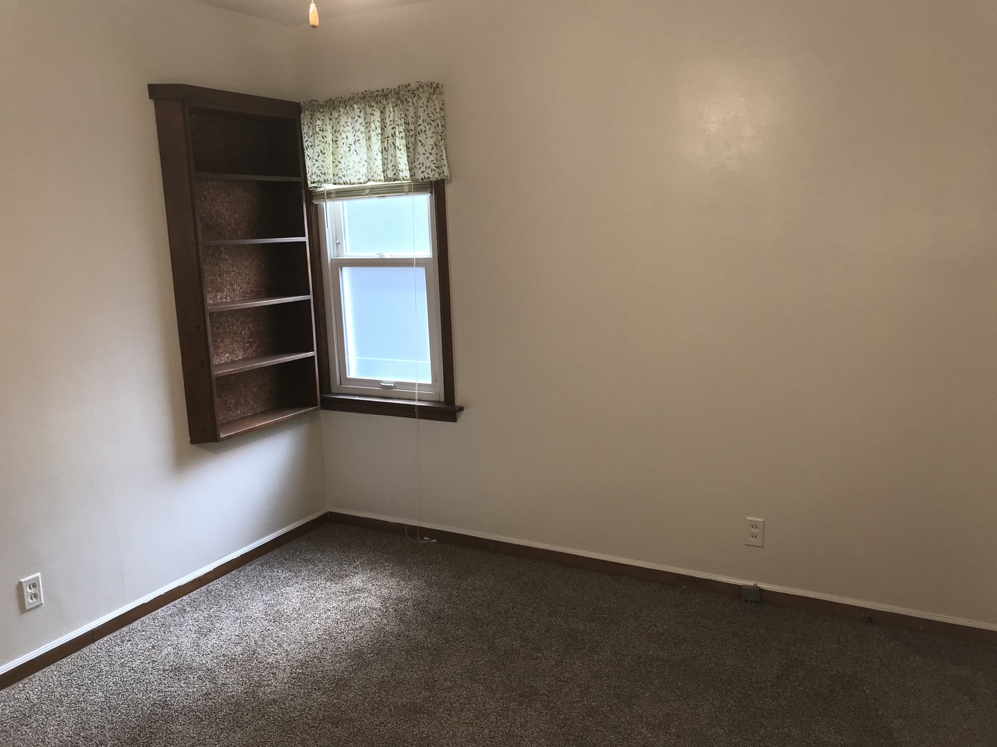 Undisclosed Address Kankakee, IL 60901 - Photo 21 of 35 an empty room with windows