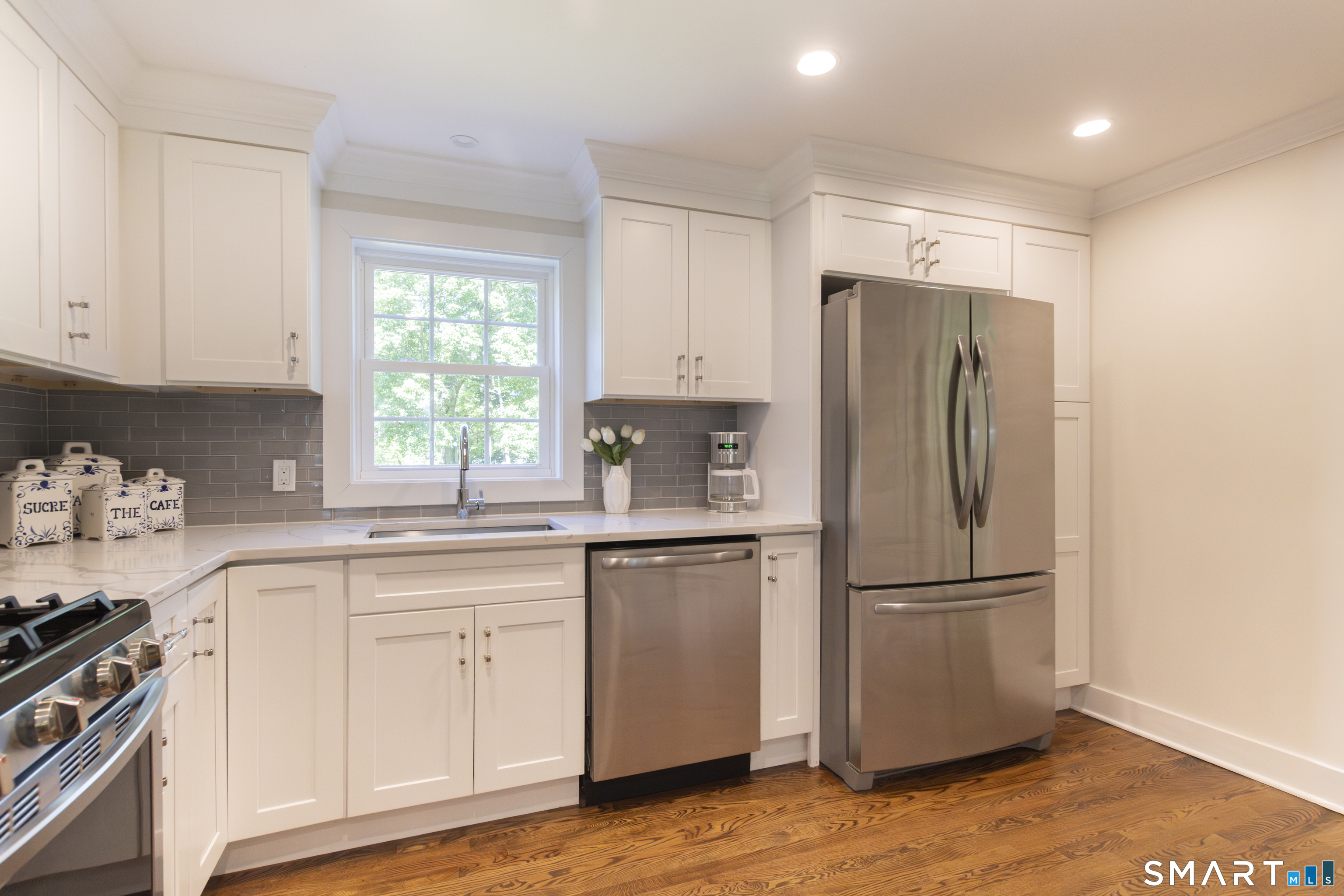34 Robinwood Road Trumbull, CT 06611 - Photo 5 of 39