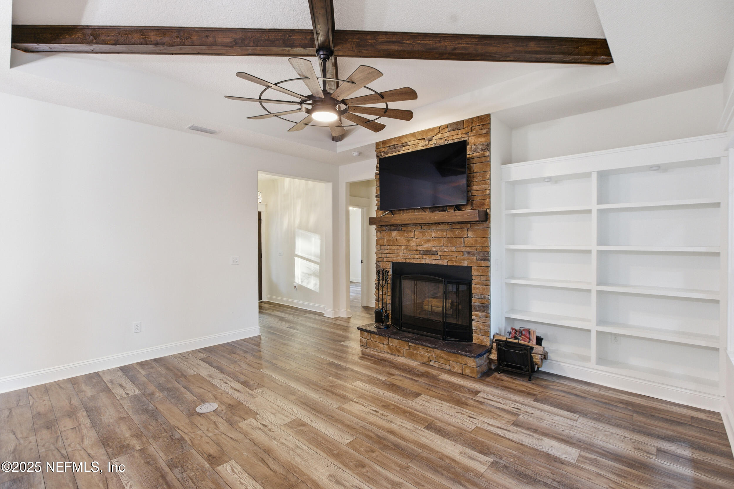 128 Santa Rosa Street Florahome, FL 32140 - Photo 14 of 57 Living Room