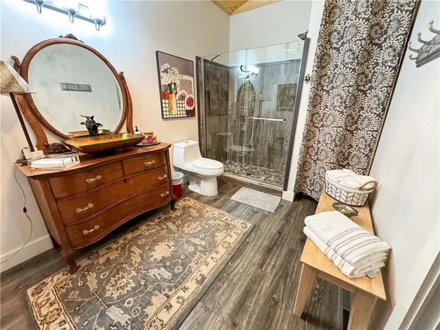 $899,000 | 29721 South Hess Road, Harrisonville, MO 64701