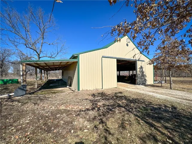 $899,000 | 29721 South Hess Road, Harrisonville, MO 64701