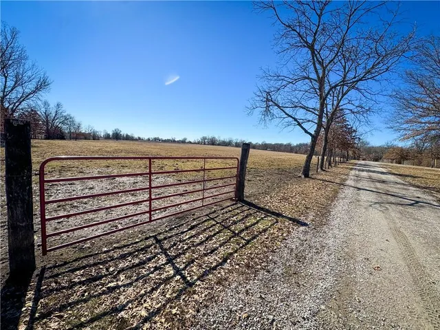 $899,000 | 29721 South Hess Road, Harrisonville, MO 64701