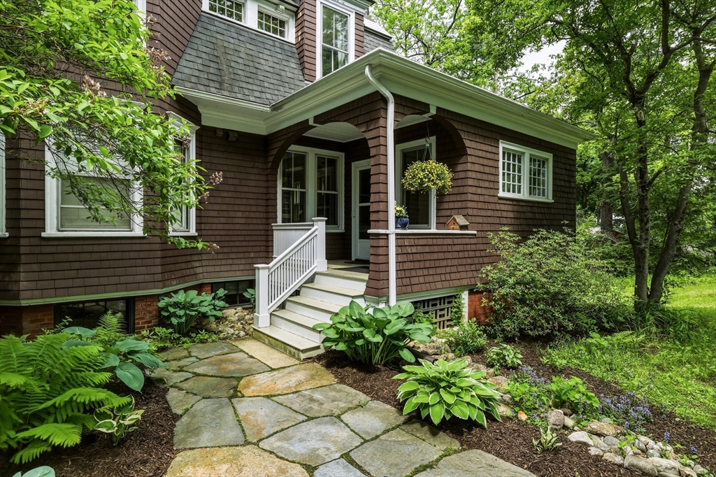 91 Sunset Avenue Amherst, MA 01002 - Photo 5 of 42