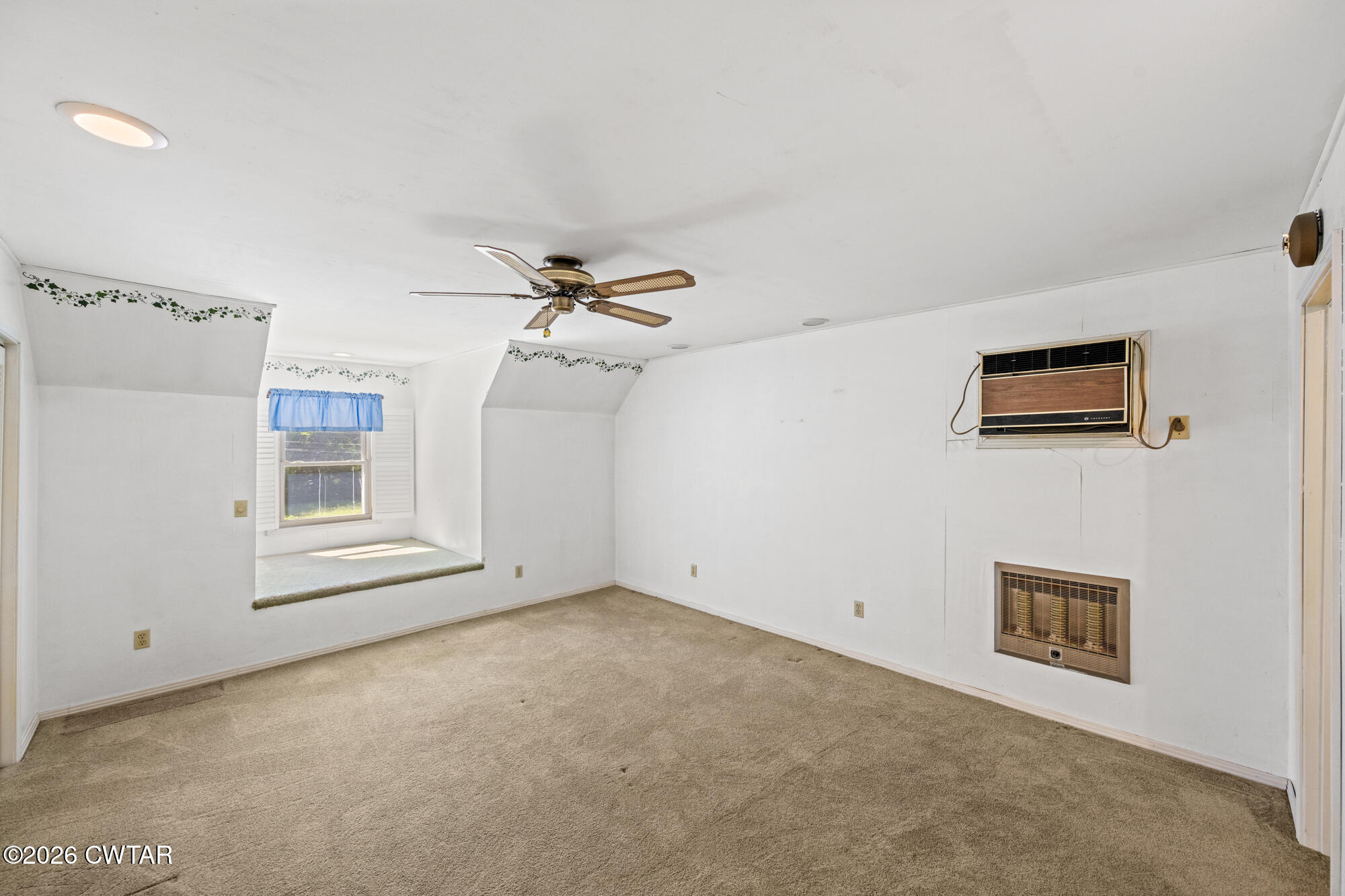 8932 Mt Carmel Road Decaturville, TN 38329 - Photo 21 of 47 a view of an empty room with a ceiling fan