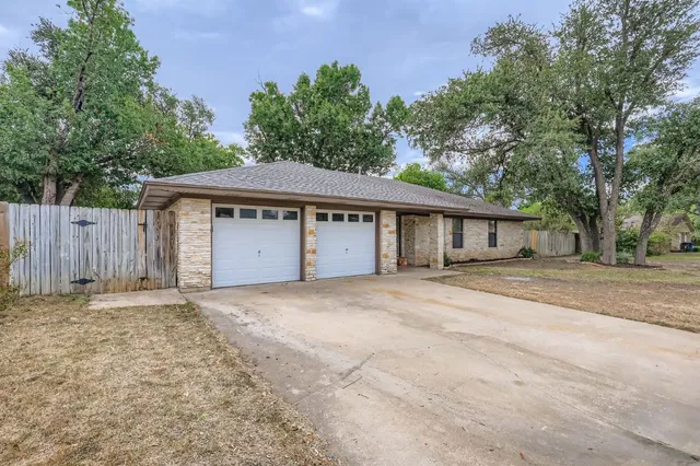 $2,000 | 521 Dennis Drive, Round Rock, TX 78664