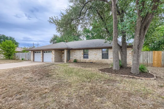 $2,000 | 521 Dennis Drive, Round Rock, TX 78664