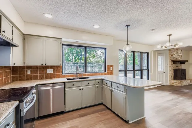 $2,000 | 521 Dennis Drive, Round Rock, TX 78664